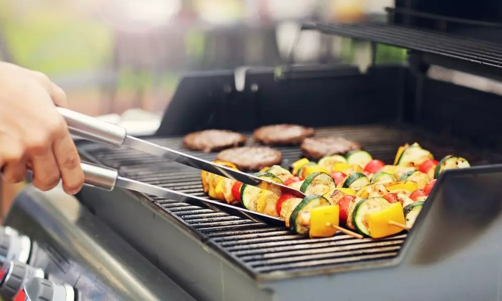How to Make Use of a Gas Grill – The Ultimate Beginners Guide