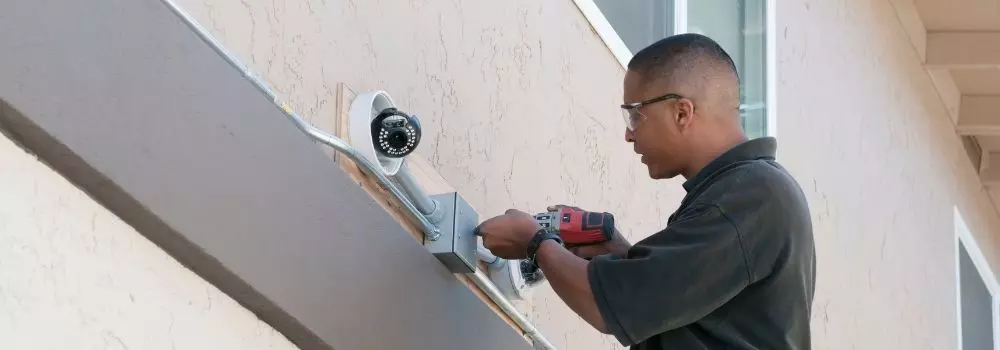 security electronic camera installing